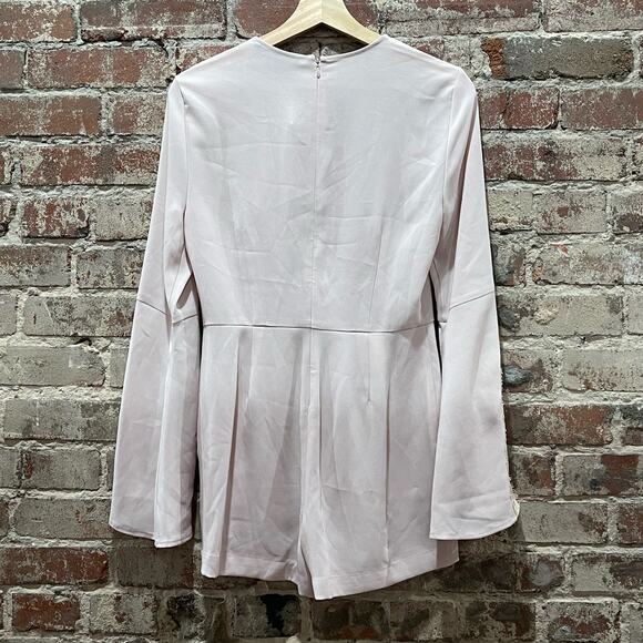 NWT BCBGMAXAZRIA NWT Gabi Dusty Pink Bell Sleeve Romper Size 2 - Picture 9 of 9